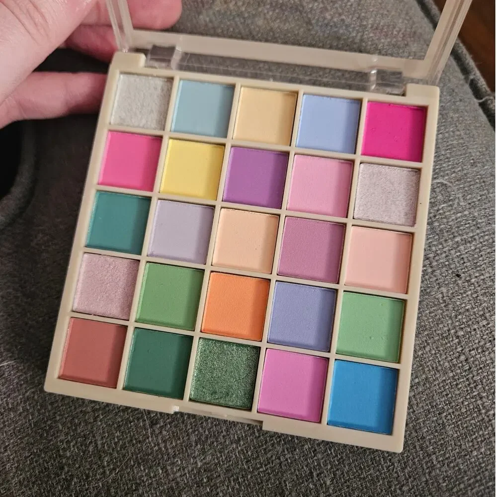 Asian Beauty K'Apeine LUCK Eyeshadow Palette ~ Green Blue Peach Pink Purple Nude